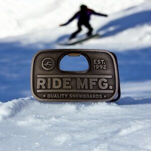 2003 vintage Ride Mfg snowboarding belt buckle bottle opener